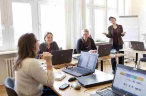 Kundinnen und Beraterin im Workshop bei BER-IT